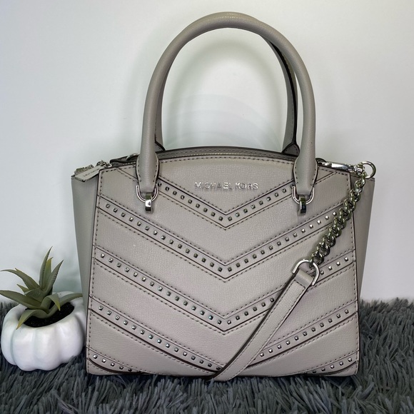 Michael Kors Handbags - ♥️MICHAEL KORS♥️NEW Ellis handbag pearl grey
